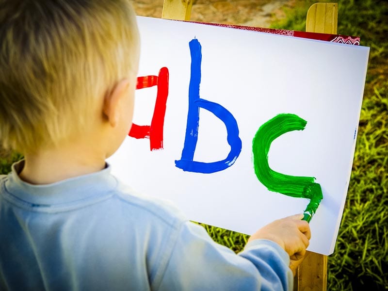 Когда лучше начинать учить ребенка английскому языку?